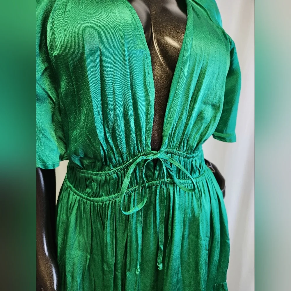 Elegant Green Maxi Dress - Picture 2 of 16
